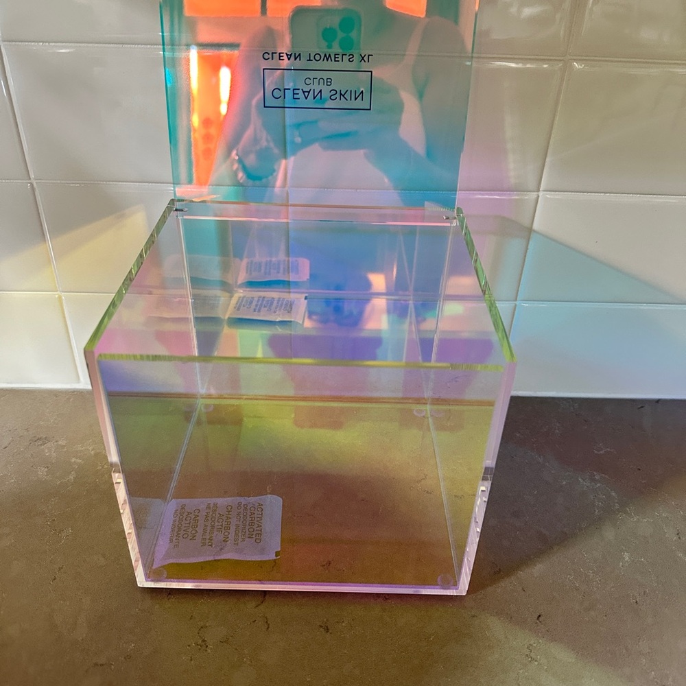 Iridescent Acrylic Display Box for Clean Skin Disposable Towels